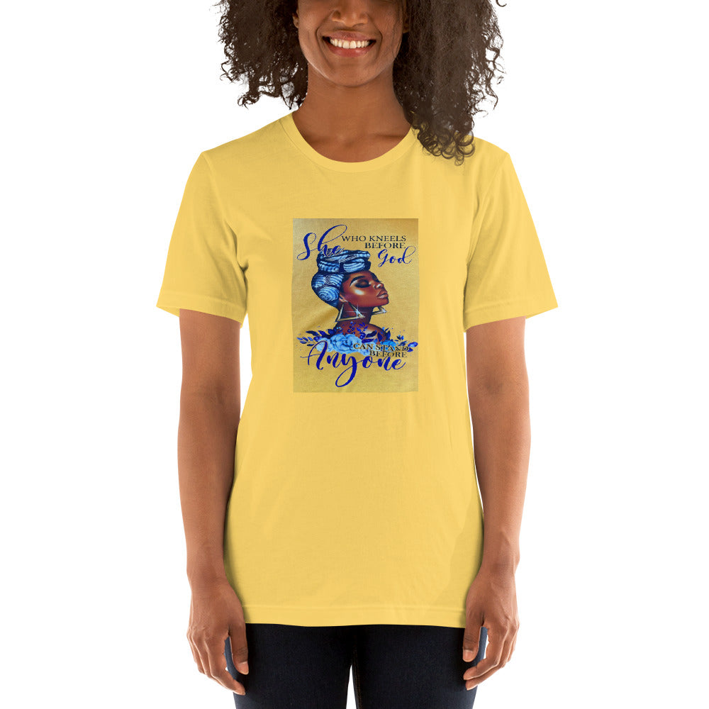 SHE WHO KNOWS KNEELS... T SHIRT